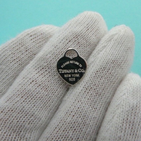Micro Tiffany & Co. Heart Charm - Picture 6 of 6